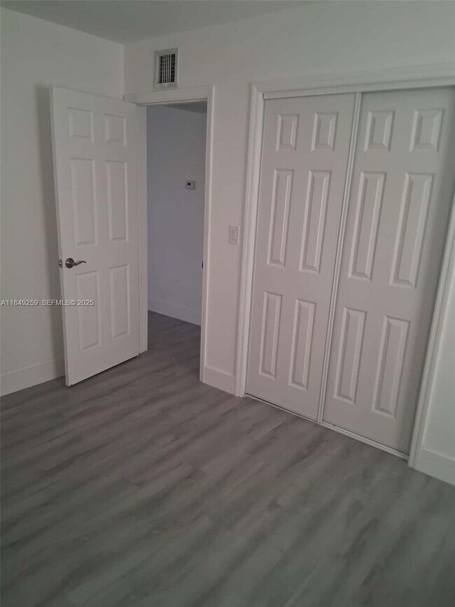 Photo - 400 NE 161st St