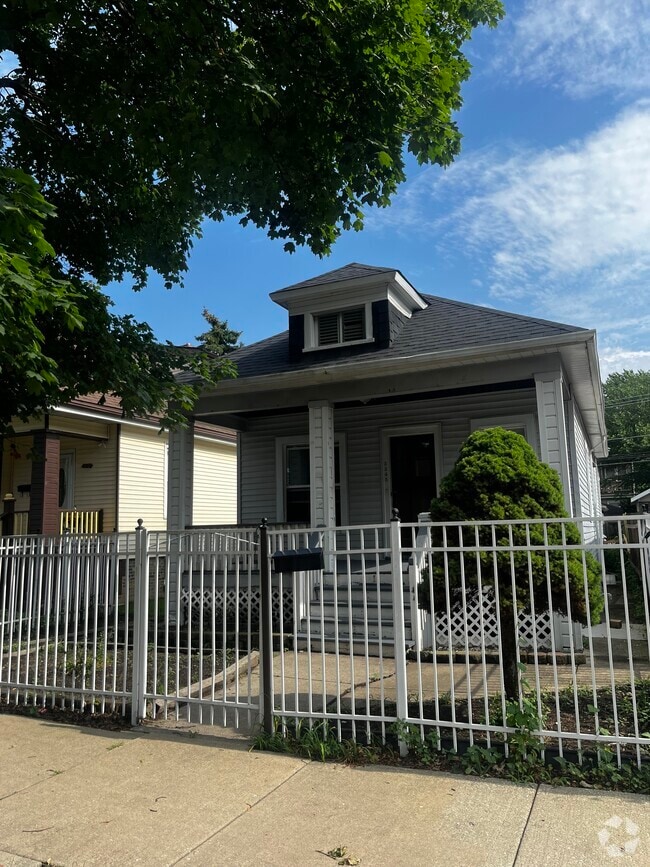 Building Photo - 3345 W 61st Pl Rental