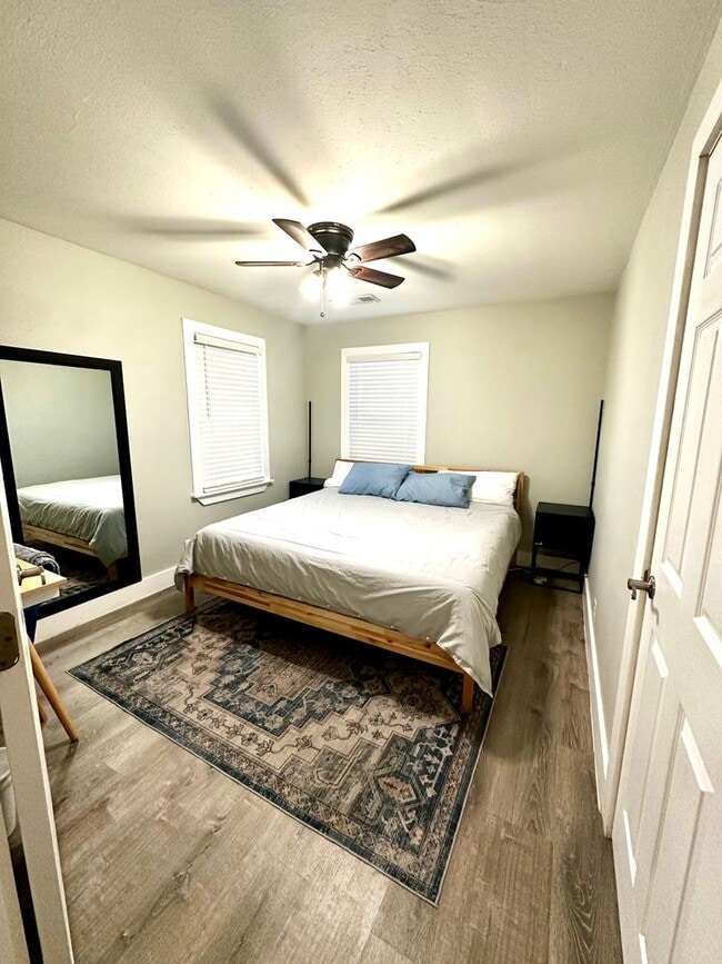 Photo - 920 N 6th St