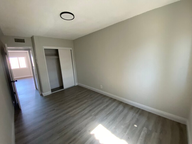 Photo - 1226 W 98th St