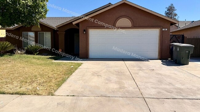 Building Photo - 4 Bed/ 2 Bath Available Now!