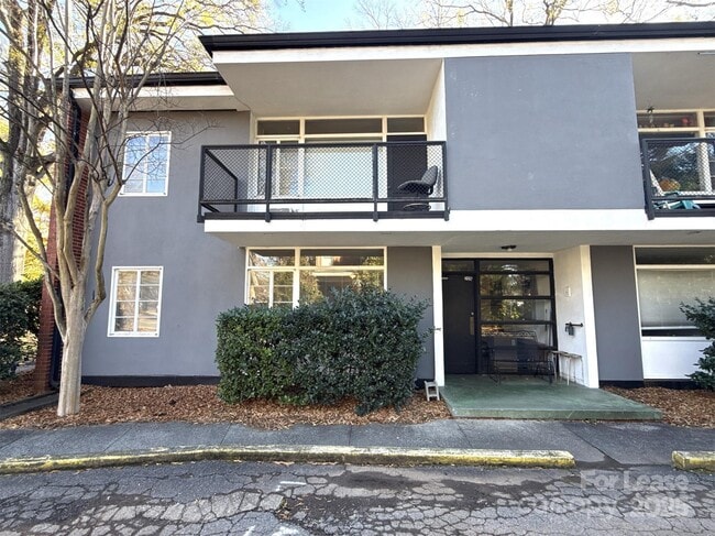 Building Photo - 2126 E 7th St Unit 103