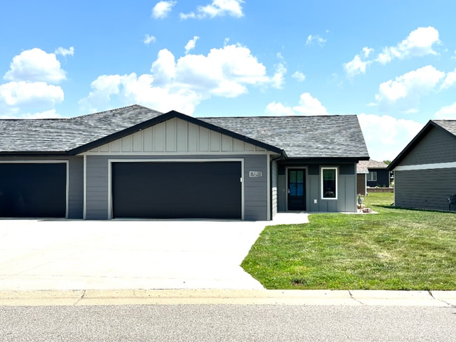 Building Photo - 2920 Sportsmans Dr