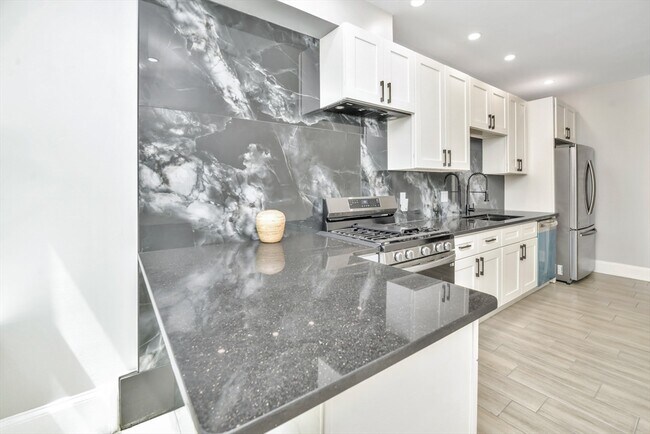 Photo - 9A Ruthven St Unit 2
