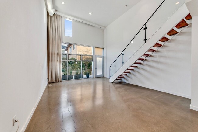 Building Photo - 140 S Gramercy Pl Unit #6 Rental