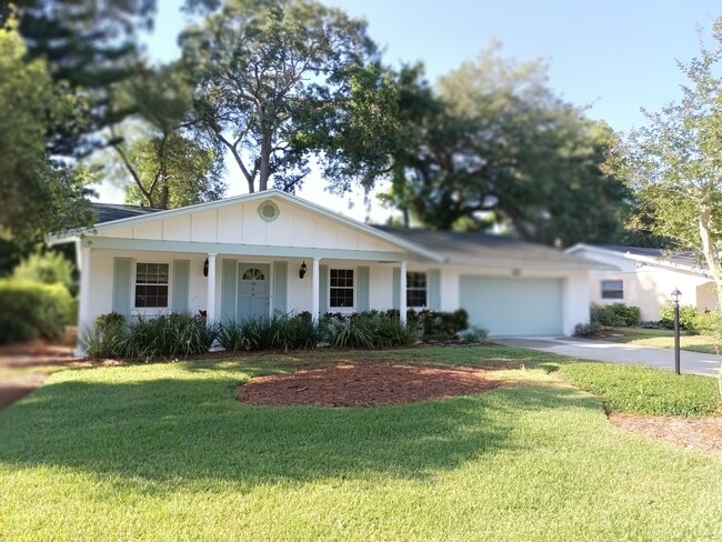 Front Elevation - 818 Hand Ave House