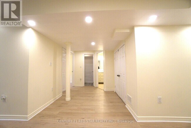 Photo - 521 Yates Dr