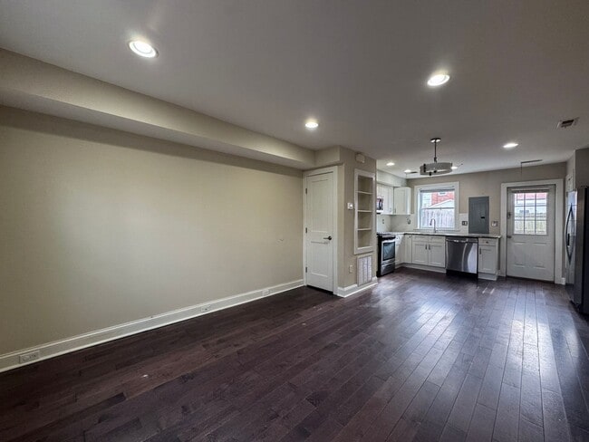 Photo - Charming 2 Bed 1.5 Bath Townhome In Beautiful Lily Ponds