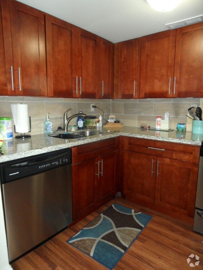 Building Photo - 3B/2B Rental