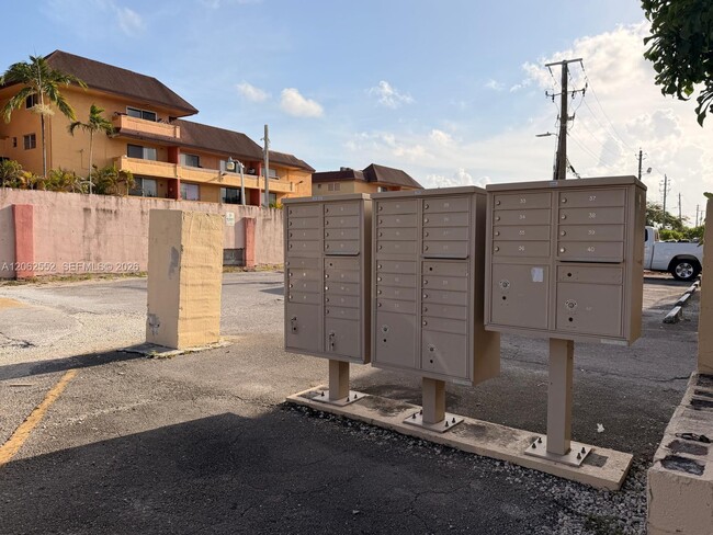 Photo - 2441 NW 13th St Unidad 78