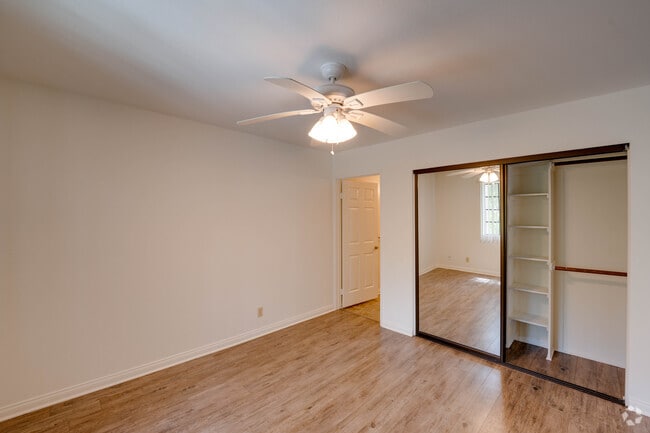 Studio, 1BA - 700SF