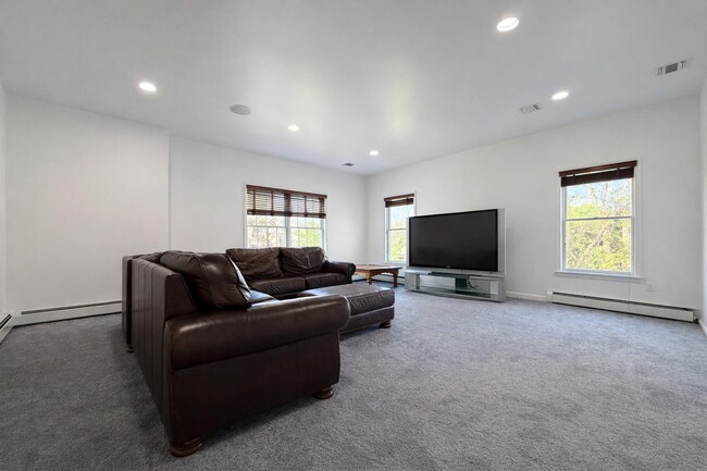 Photo - 12 Fortune Way