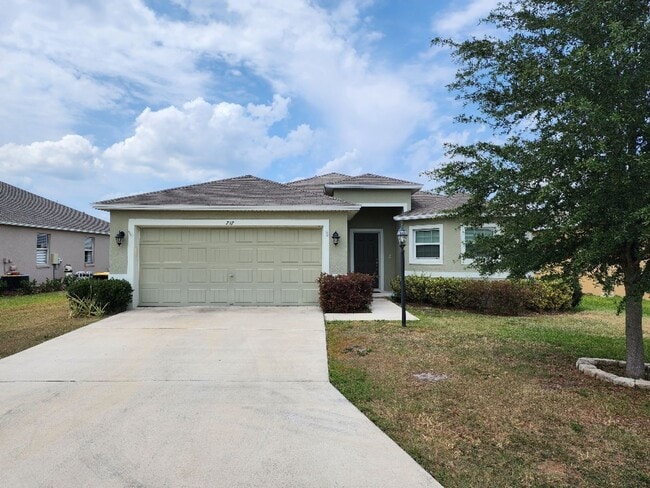 Building Photo - Gorgeous 4-Bedroom Lakefront!!