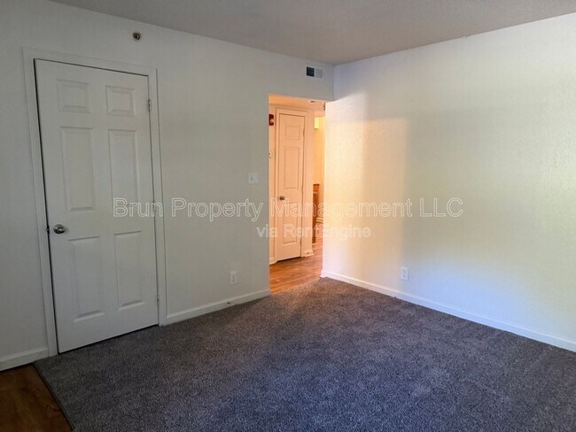 Photo - 516 E Red Bud Rd