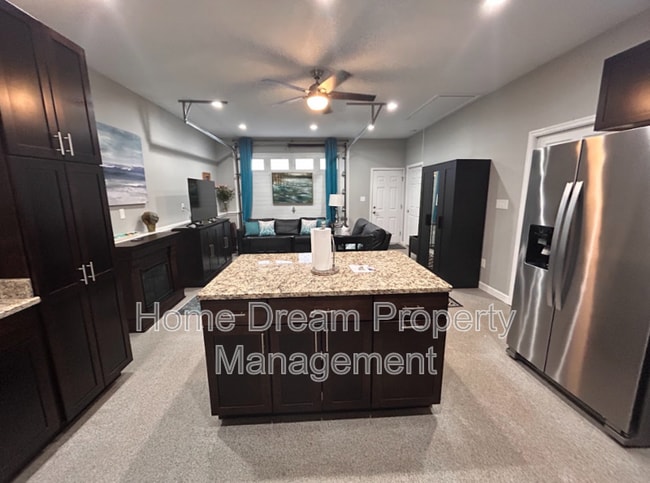 Building Photo - 1401 Bragg Rd