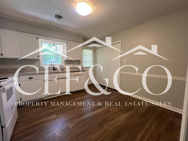 Beautifully updated 2 bedroom duplex!