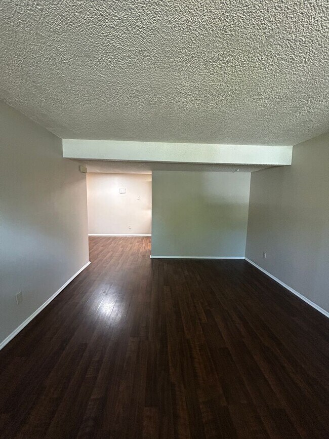 1608 Cottonwood Dr