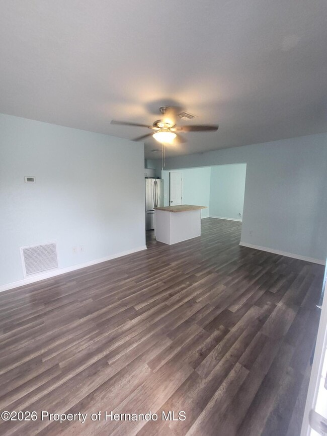 Photo - 513 Hollyhock Ln