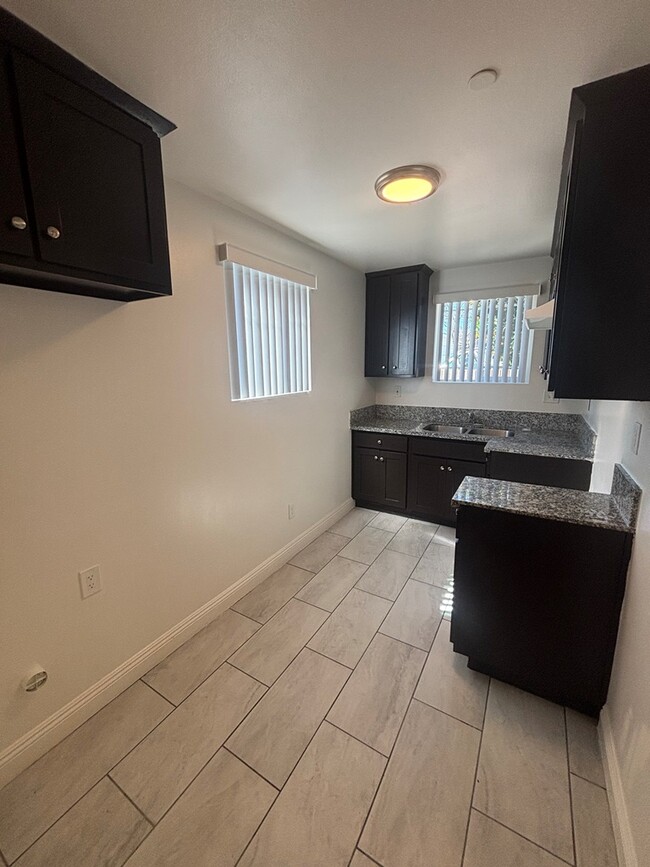 Photo - 846 W 78th St