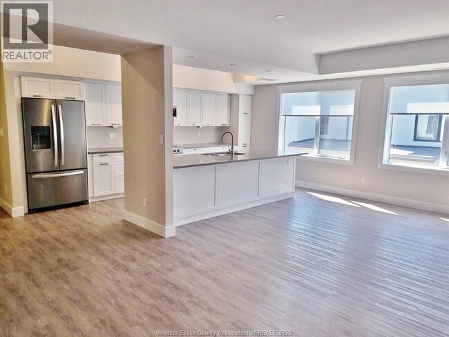 Photo - 550 Sandison St