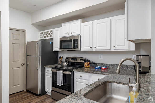 2BR, 2BA - 1,185SF - Kitchen