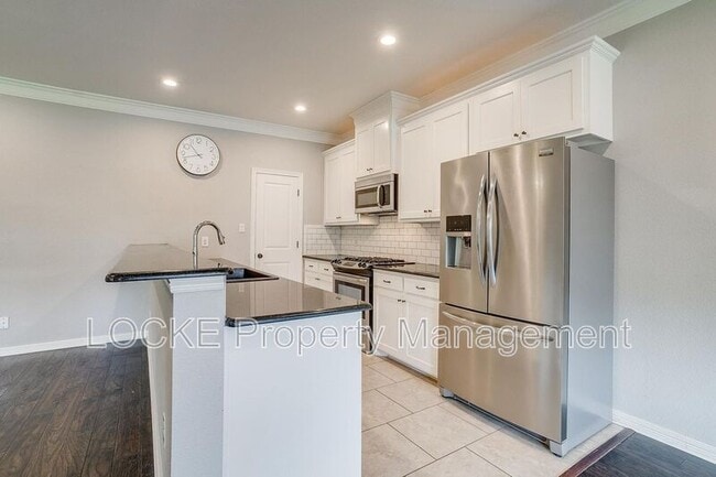 Photo - 5100 Curzon Ave