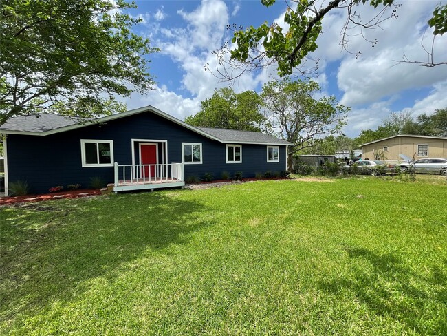 Building Photo - 2734 Ash Rd