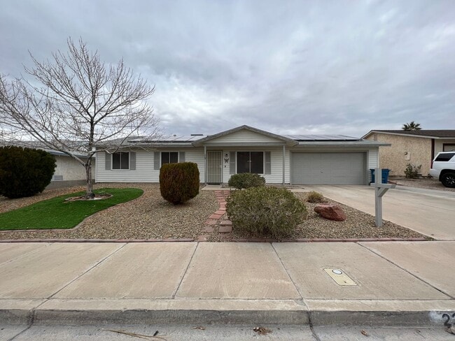 Building Photo - STUNNING 4BD/2BA SINGLE STORY IN HENDERSON. NO HOA!!