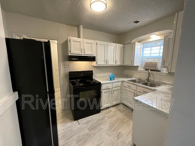 Photo - 2677 Larose Ave