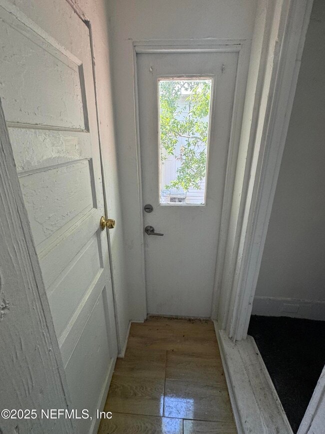 Photo - 946 Spearing St