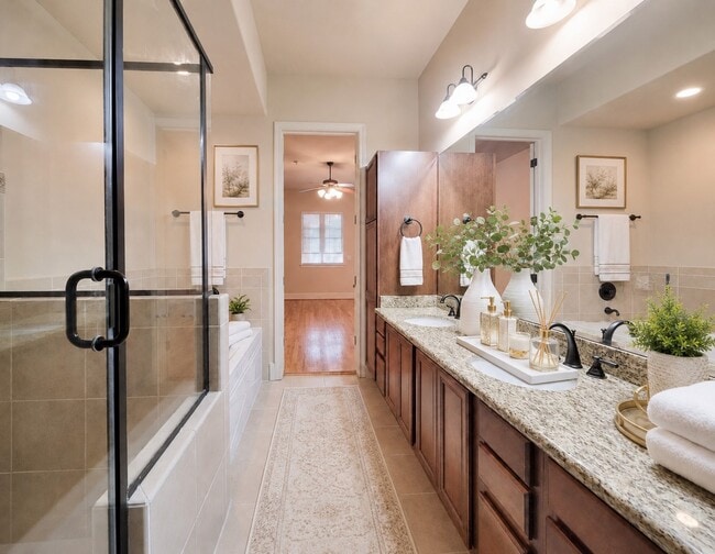 Photo - 58 Briar Hollow Ln Unidad 408