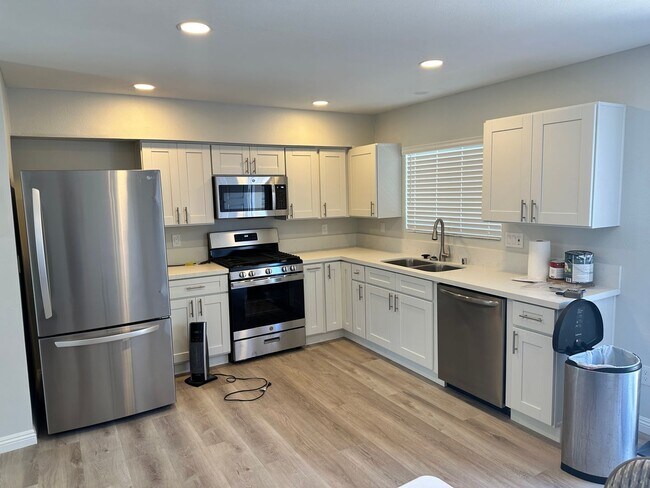 Photo - Remodeled 1 bedroom in IB