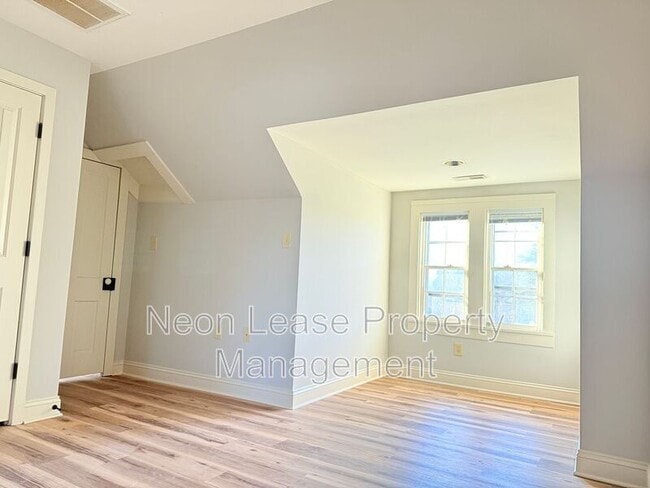 Photo - 139 NW Front St