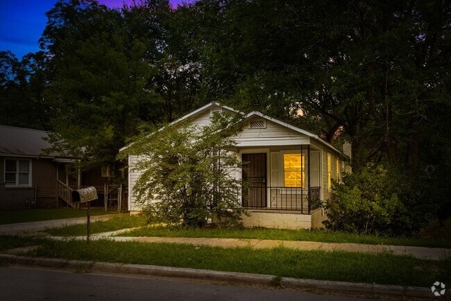 Building Photo - Charming 2 Bedroom, 2 Bathroom house