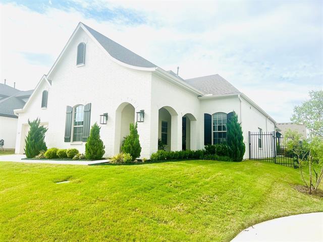 857 Highlands Ave