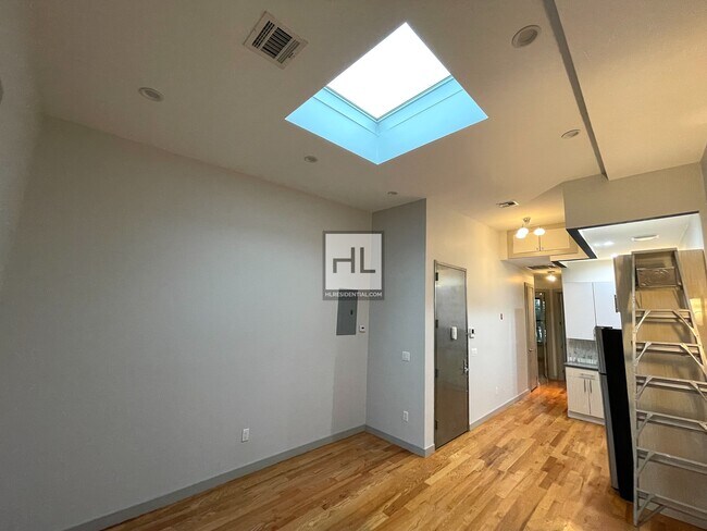 HARMAN STREET 3 beds in Bushwick - HARMAN STREET  3 beds in Bushwick Unit 2LL