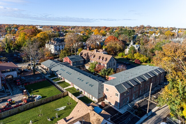 Photo - 225 W Pastorius St