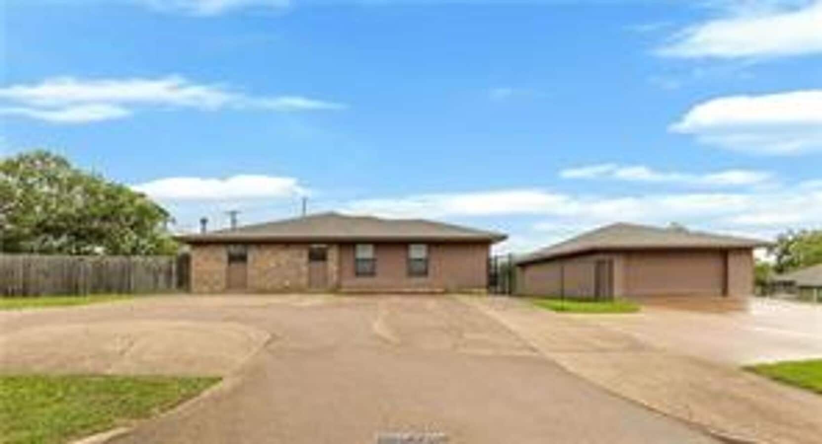 Photo - 807 Holleman Dr