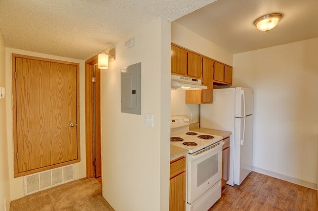 Americana Lakewood Apartments