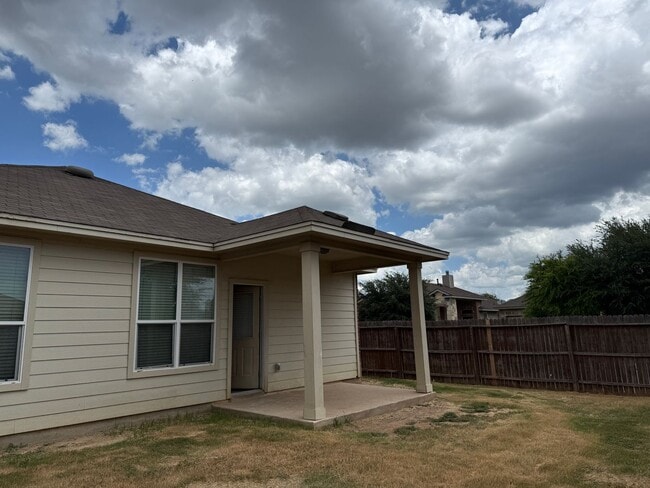Building Photo - Tausch farms Rental