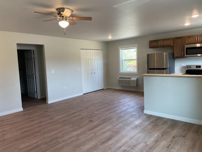 Photo - 1040 W 2nd St Unidad 3A