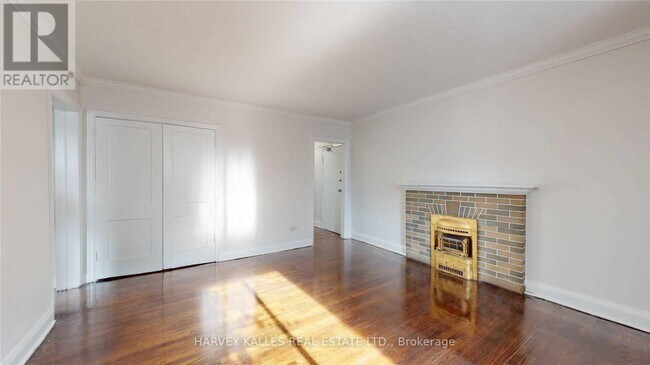 Photo - 320 Lonsdale Rd