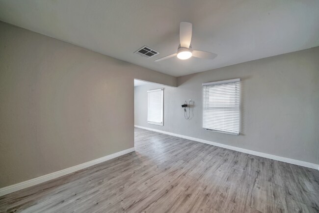 Photo - 830 S 15th Ave