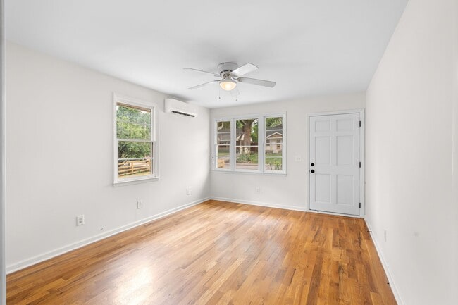 Photo - 1036 Seymour Ave