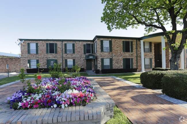 Photo - The Atrium At 5606