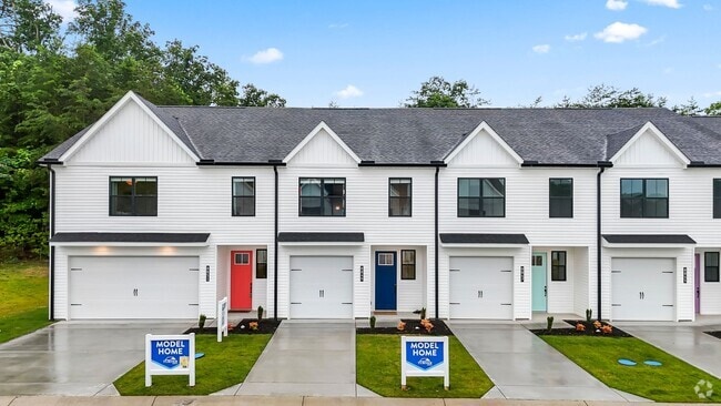 Building Photo - NEWLY RENOVATED with Washer and Dryer Incl... Rental