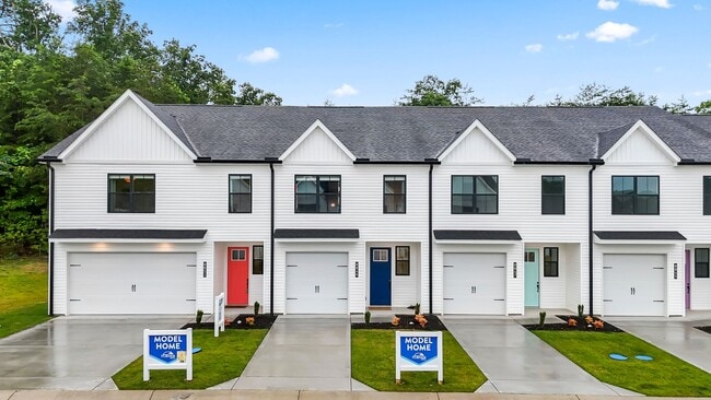 Building Photo - NEWLY RENOVATED with Washer and Dryer Incl... Rental