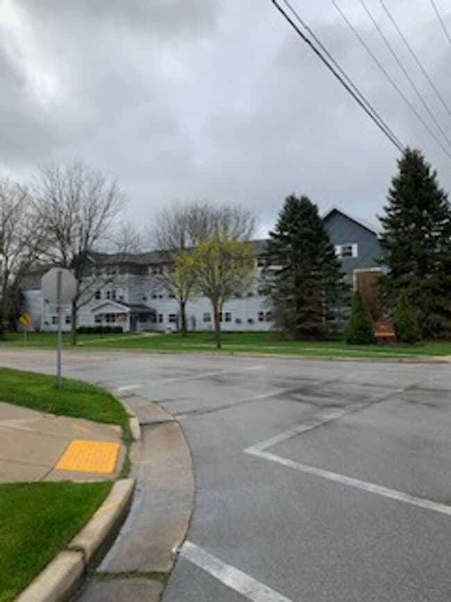 Photo - River Oaks Apartments, Hartland WI