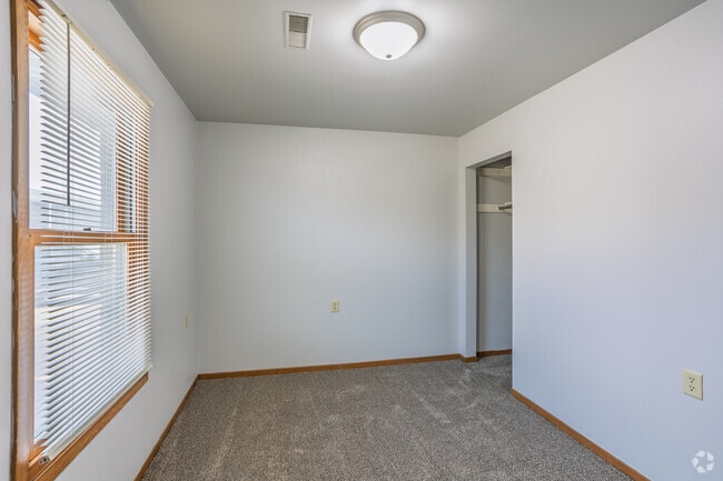 4BR, 1BA - 900SF - Second Bedroom