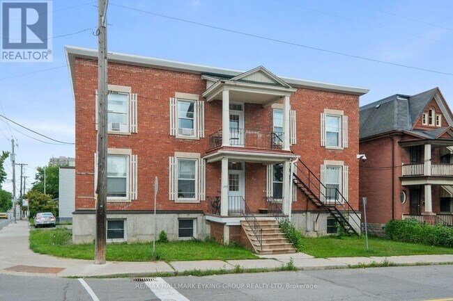 Photo - 135 Concord St S Unité 3